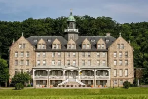 Recensione del libro Il sacerdote, Psicologia della vocazione, scritto da Wenceslao Vial, a cura del rettore del più grande seminario degli Stati Uniti. Mount St. Mary's Seminary, Emmitsburg, Maryland, Rev. Mons. Andrew R. Baker, STD.